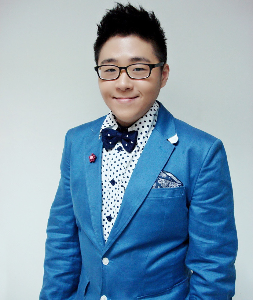 郝邵文开直播与网友互动被问立场问题是稍显紧张强调祖籍是山东人