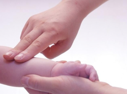 宝宝鼻梁有青筋小儿推拿来护理