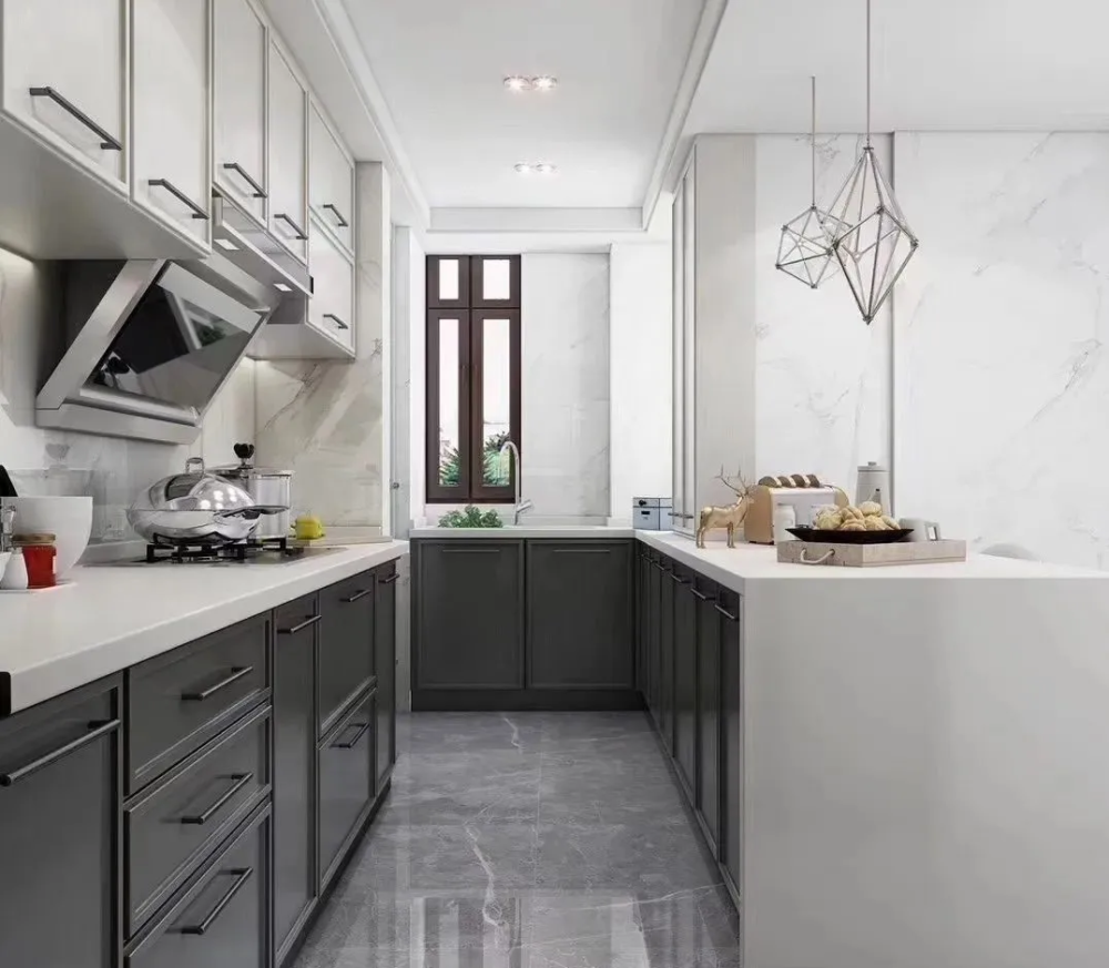 瓷器:餐具可采用瓷器餐具,优雅的莫兰迪色系橱柜,温润如玉的瓷器材质