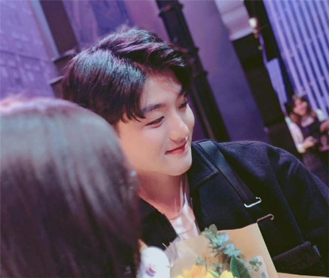 冷少开始考虑其他赛区?世界赛前注册新号,发这么多帅照只为吸引粉丝