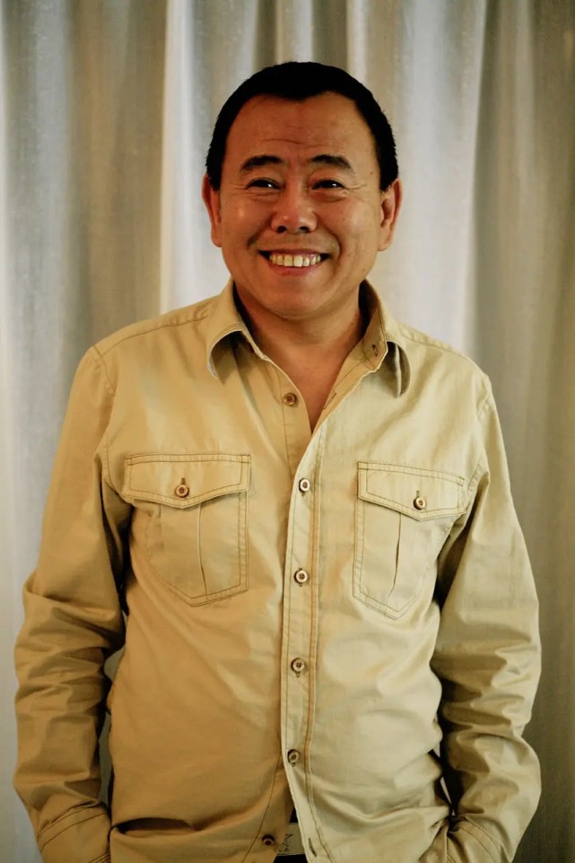 潘长江拒绝与反诈警察连麦,公众人物应尽到应尽的公众义务