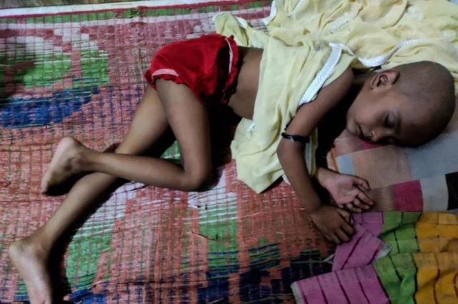 疫情下的印度5岁小女孩被活活饿死了