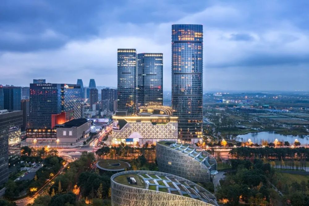 商业地产观察:"双减"浪潮下,处于风暴中心的商业地产将何去何从?