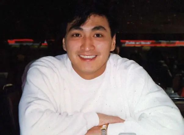 61岁港星定居内地身价过亿,开心晒工厂内景,有山有水厕所五星级