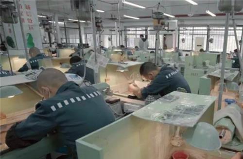 被判有期徒刑的犯人每天在监狱里怎么度过