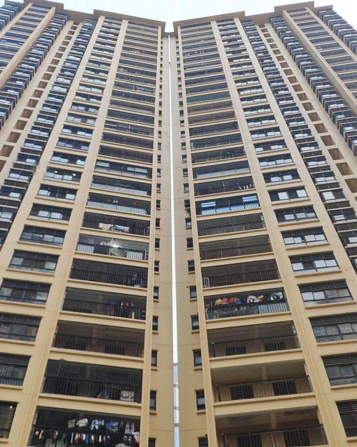 惊南宁再现楼歪歪开发商连夜拟声明