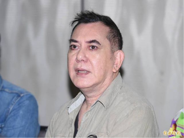 台湾疫情好转疫情严重时悄悄返港的黄秋生发文回台湾了