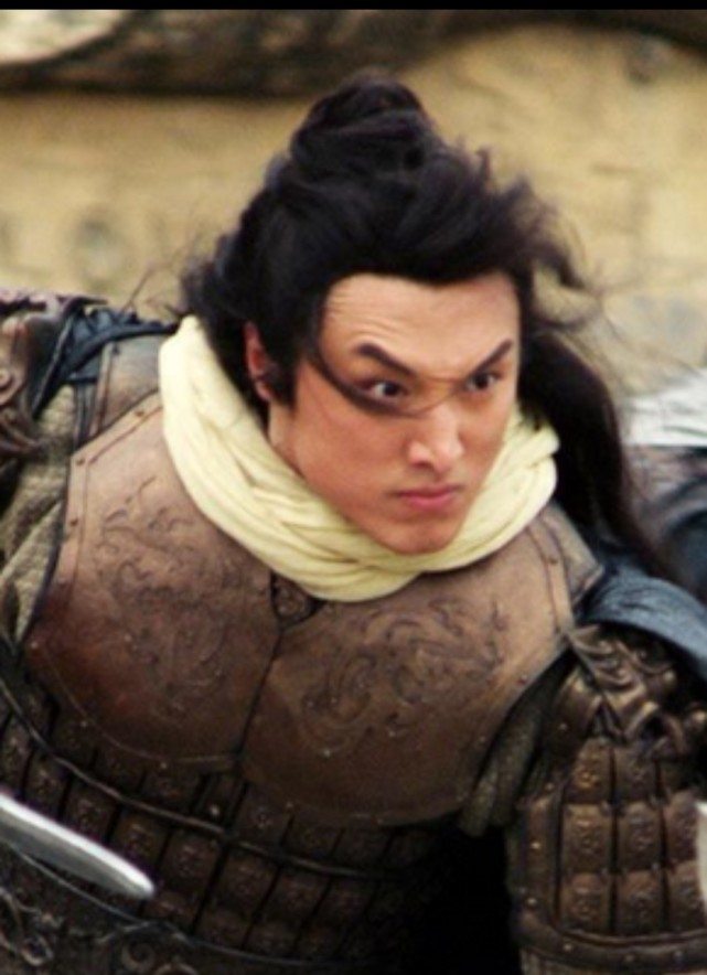 第一次出场时是率领军士在金顶山打猎,遇见第四条好汉雄阔海徒手打死