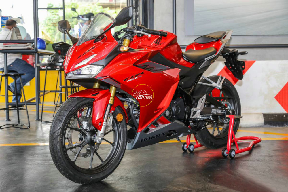 本田cbr150r新款发布 国外售价不到两万 这个外观简直了_腾讯新闻