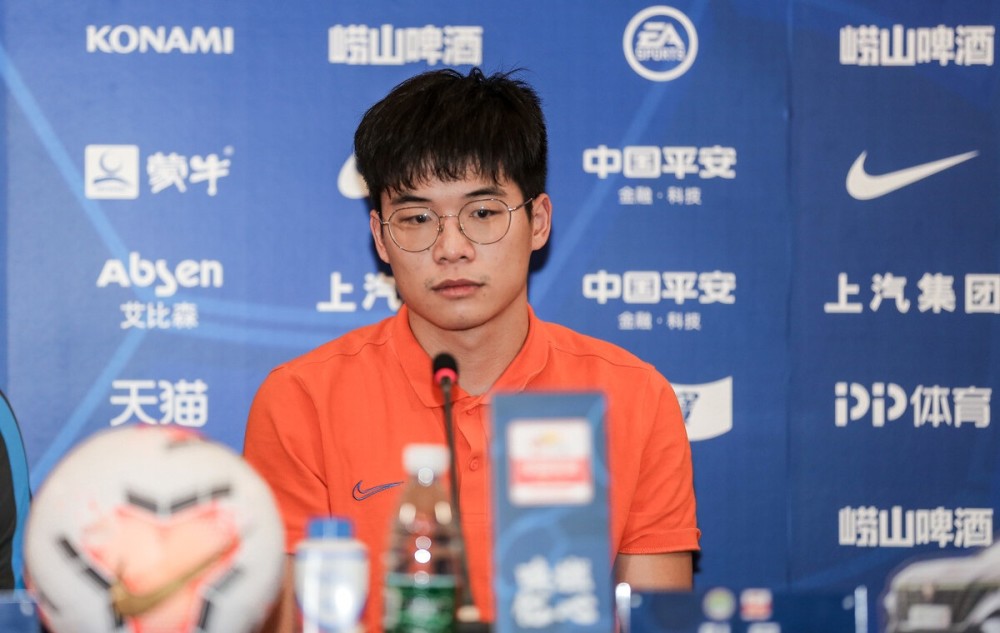 中超 中超第1放行！国足两连败后，首位留洋球员出炉，比武磊小12岁