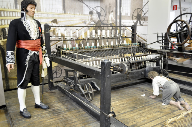 70图:wikimedia commons欧洲某博物馆馆藏品之珍妮纺纱机.