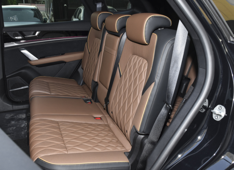 谁才是家用好选择?比亚迪唐新能源vs红旗hs5