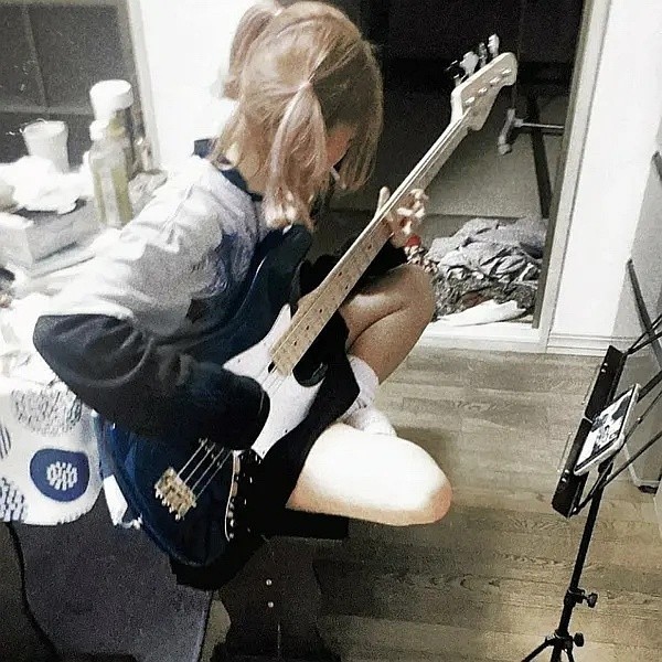 酷拽个性女生头像那些玩乐器的女孩儿们