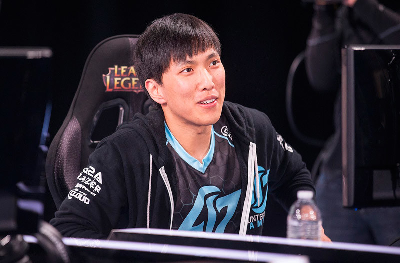 "让我想想还有谁还在,soaz,xpeke,kiwikid?还有aphromoo.