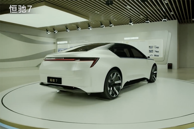 前脸造型微调恒驰7进行开放道路测试