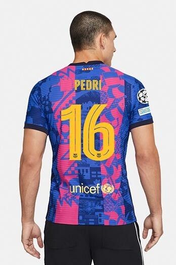 巴萨发布新赛季欧冠主场球衣:传统红蓝与街区文化的碰撞