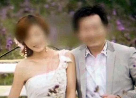 然而,刚一打开灯,藏在门后的四人就冲出来将李红按倒在了地上,并迅速