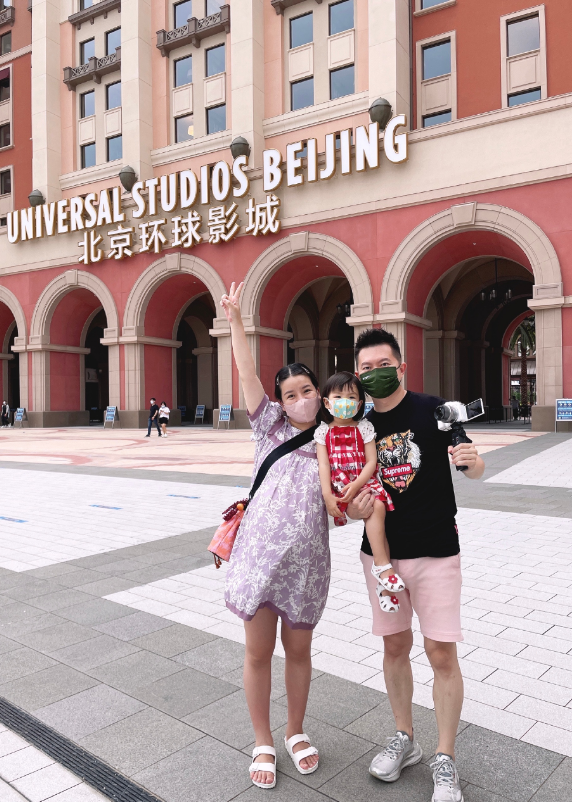 央视主持红果果庆结婚12周年!