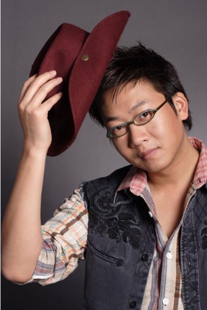 前央视主持人林海:走红后与大8岁妻子离婚,跳槽2年事业"坎坷"