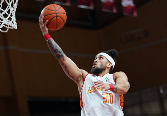 布克深圳队时期上篮