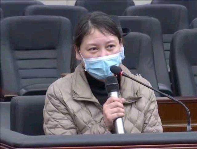 劳荣枝之前是一名小学教师,认识了社会男朋友法子英,两个人为了钱一起