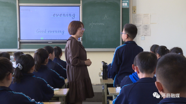 学生的老师 孩子的"姐姐" ——记环县环城初中英语教师汪亚东