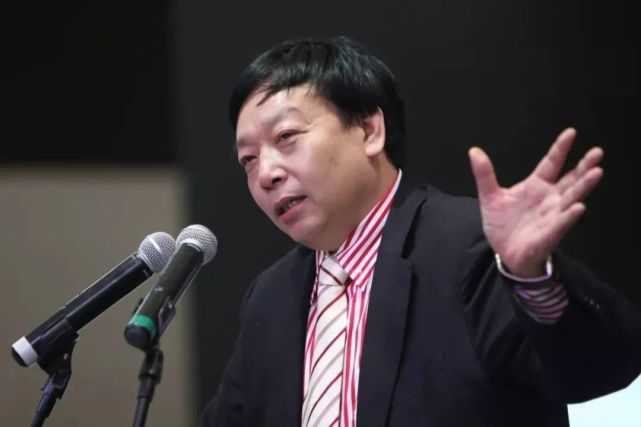 "商界奇才"庞青年,如今走下神坛成老赖,终究只是在