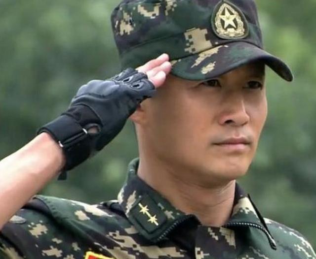 吴京再次饰演军人手握两部大片国庆定档个人票房冲击200亿