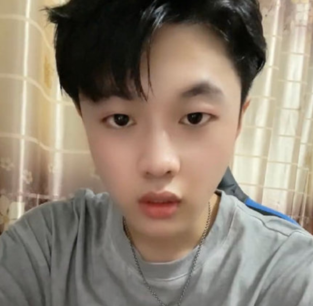 九天狐女朋友正式官宣与卷卷视频撒狗粮粉丝卷卷配不上狐哥