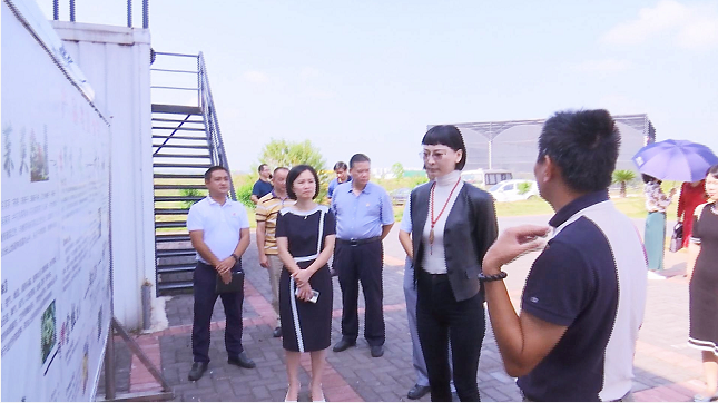 听取了各基地负责人有关企业的基本情况介绍,详细了解我市农业产业