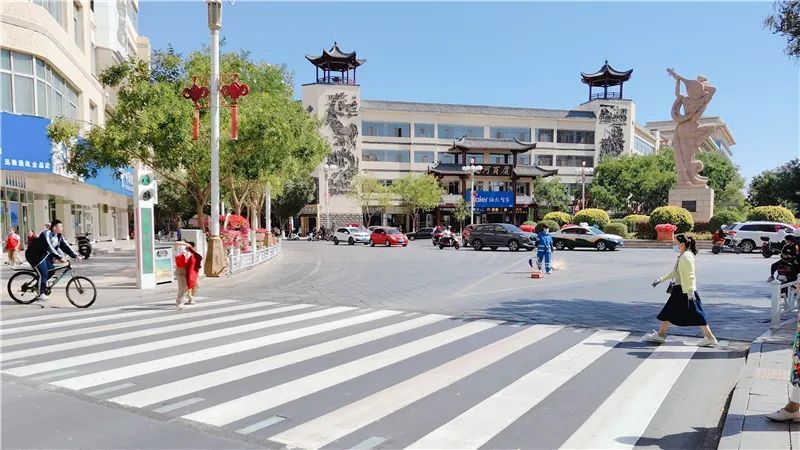 当好东道主办好一会一节敦煌城市道路换新颜喜迎一会一节