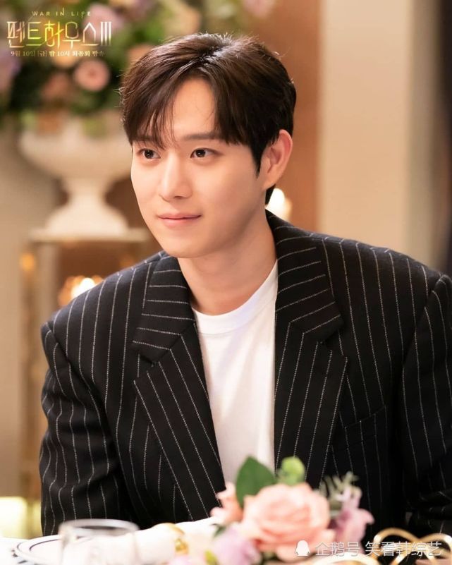 《顶楼3》金贤秀金永大,甜蜜的亲吻现场被捕捉_腾讯新闻