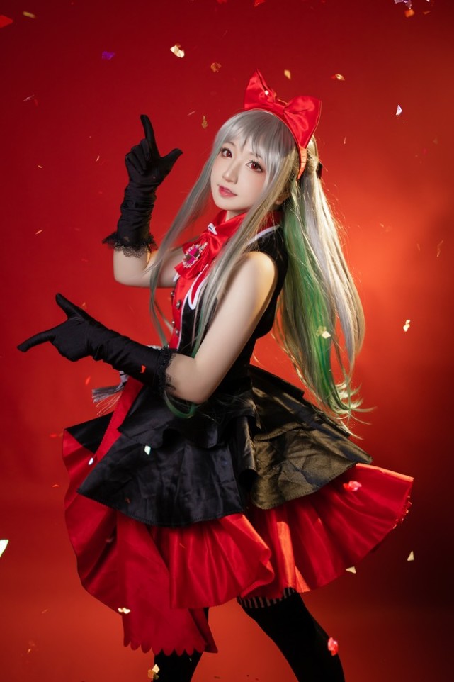 cos赏析:八寻宁宁打歌服