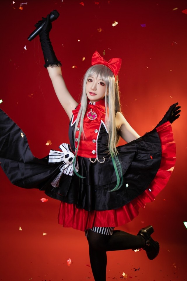 cos赏析:八寻宁宁打歌服