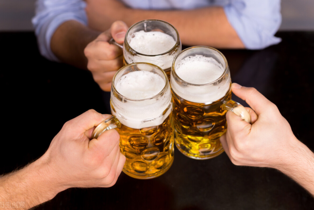 为什么国内外喝酒都要"碰杯"?_腾讯新闻