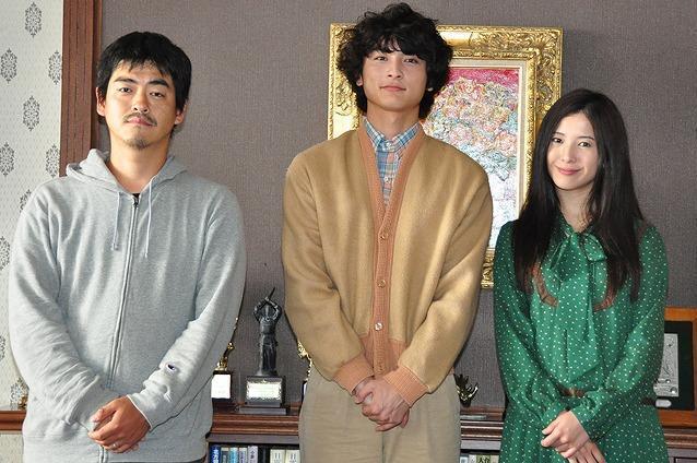 2世之介的挣扎与坚守电影中有这样一个场景,世之介带着祥子在海庇与