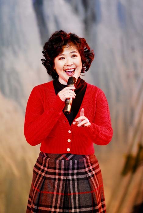 歌唱家万山红:离异后至今单身,与儿子是一个屋檐下的"租客"