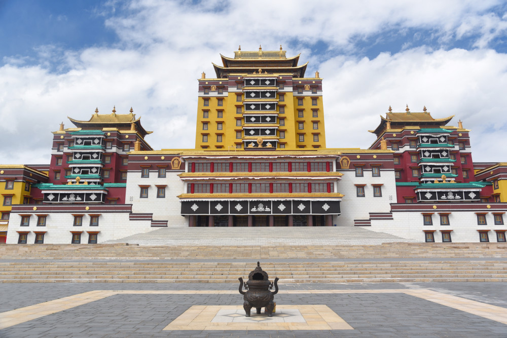 四川阿坝最大的寺庙之一七层菩提宝塔让人惊艳还藏有珍贵舍利