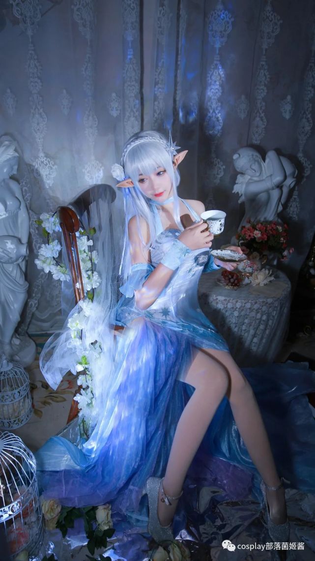 cos:艾米莉亚冰晶礼服cos正片@鱼子酱
