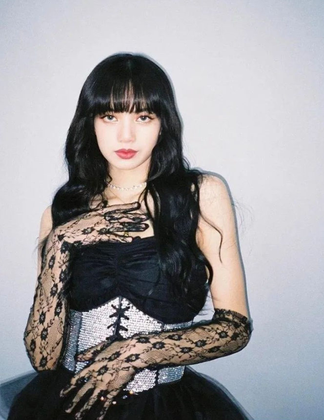 blackpink成员lisa今天solo出道专辑预售已突破80万张