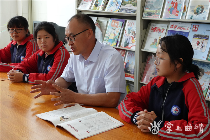 甘为学生成长的铺路石—记沾益区第三中学教师陈小雄_腾讯新闻