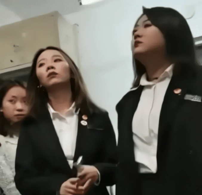 学姐张美玉后续来了,每天几百人"请"她查寝,不堪骚扰现已回家【图文】