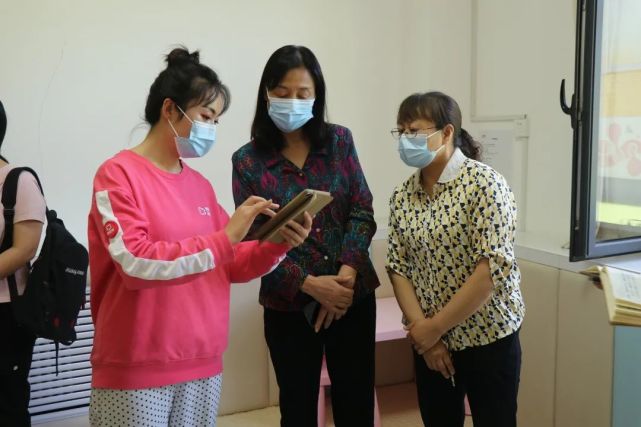 打开腾讯新闻,查看更多图片 >调研组一行首先来到清涧县婴幼儿照护