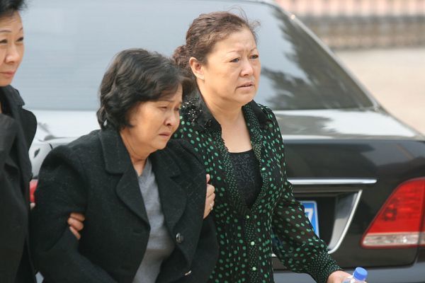 郭晶晶初恋王克楠去世,死因让人心酸,妻子抱4个月女儿参加葬礼