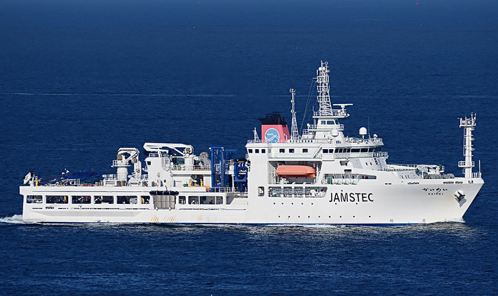 此前的纪录是美国的格罗玛·挑战者号在43年前创造的,它曾在马里亚纳