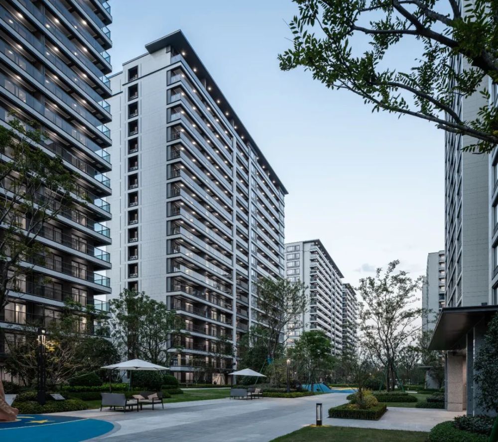 住宅立面"公建化"——标准化下的定制,简洁,精致的细节手法.