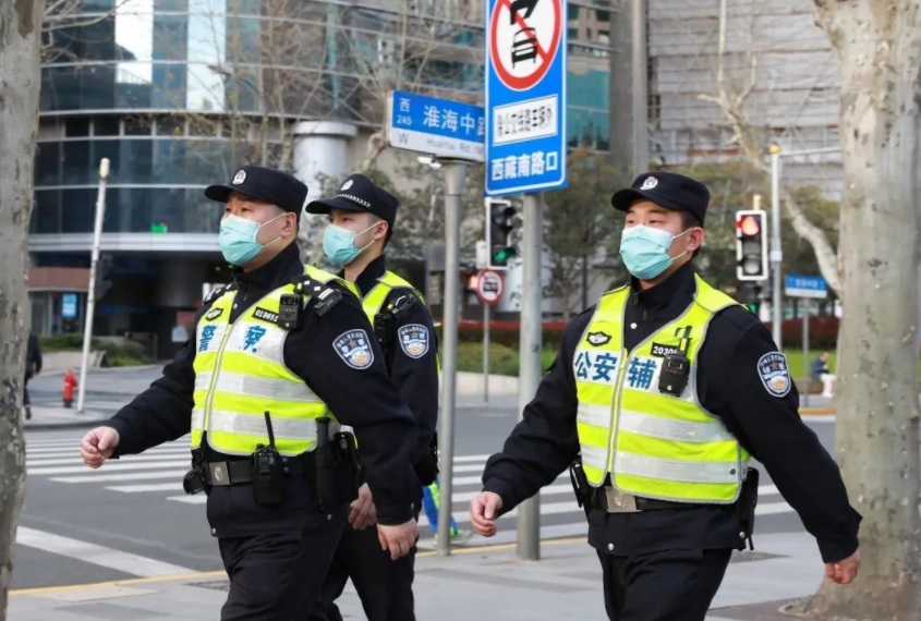 穿警服的其實並不一定是警察,還可能是輔警或者協警.