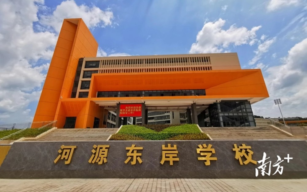 先后在紫金县中山中学和紫金中学实验学校任教,2019年,河源东岸学校