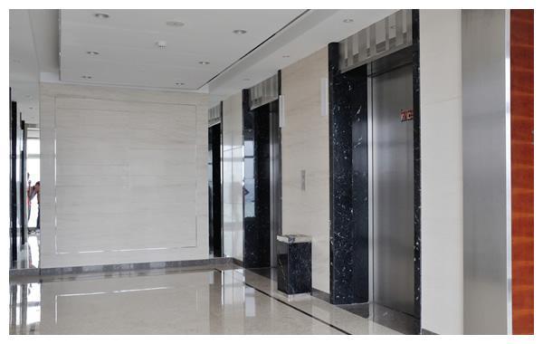 女子住一楼拒绝交电梯费,物业将其告上法庭,一楼该不该交物业费