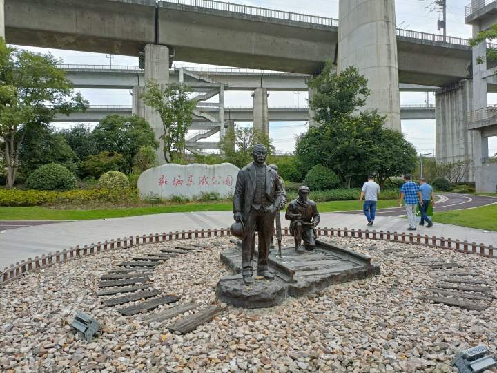 又文艺又整洁,杭州这两处高铁桥下的健身场,有你想象不到的美丽